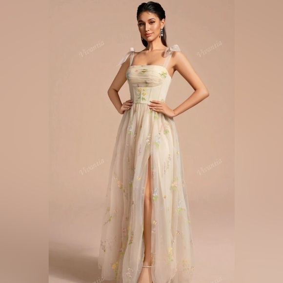 Elegant Floral Embroidered Prom Dress - Picture 2 of 8
